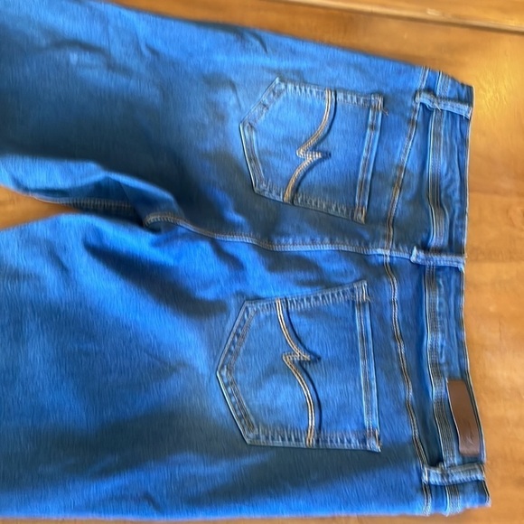 Royalty Distressed Capri Jeans Size: 12 - Picture 10 of 13